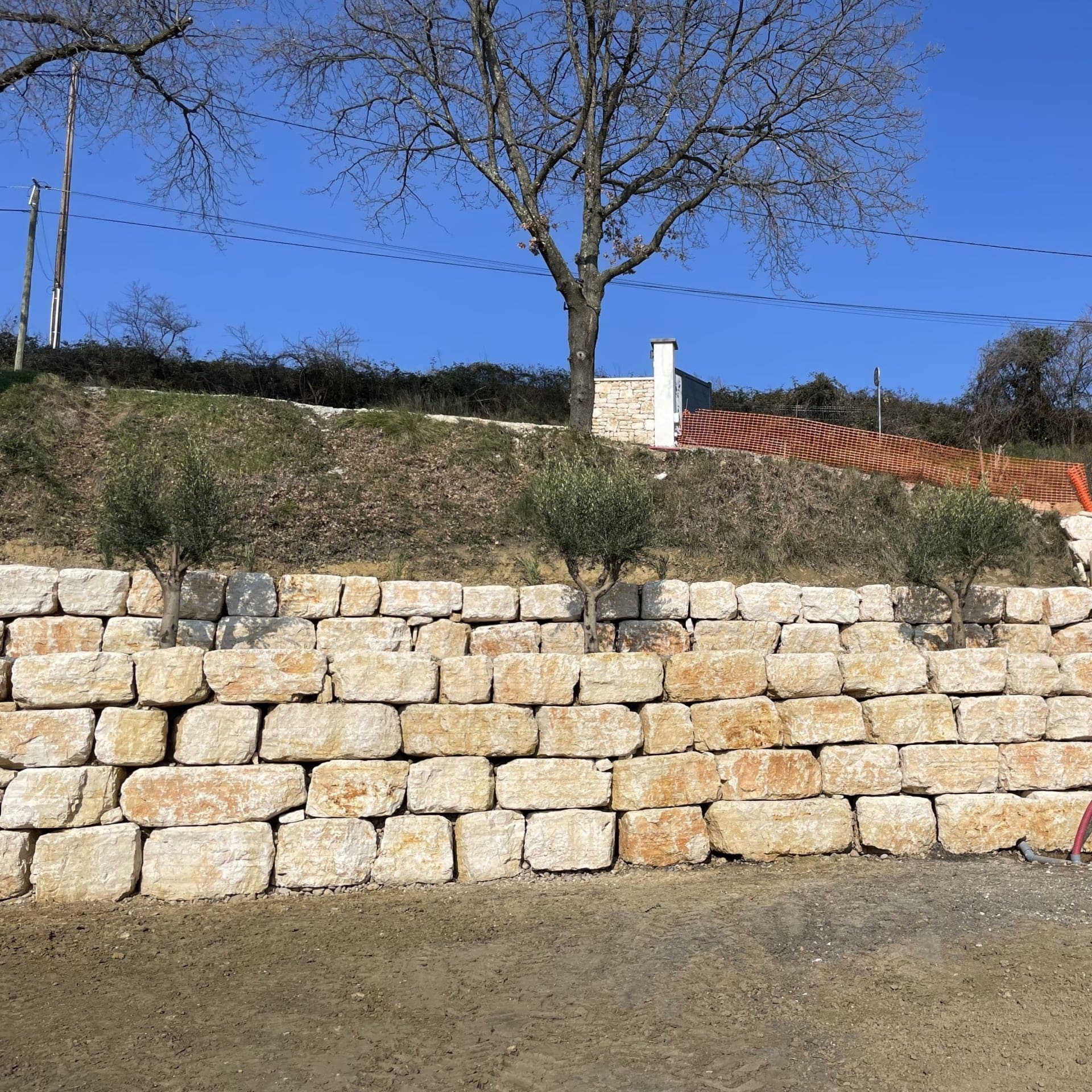 Chantier enrochement PCB dans le Gard
